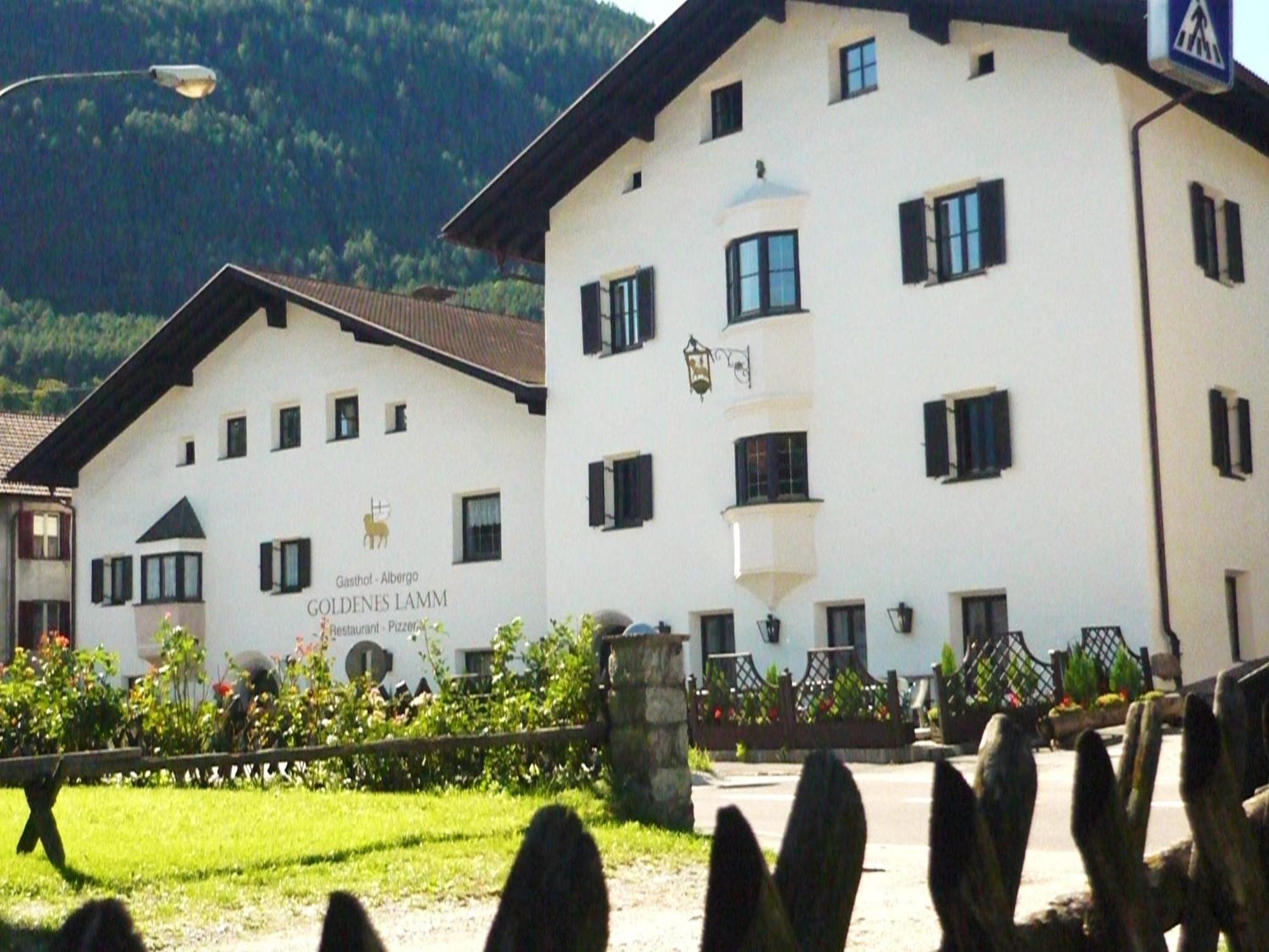 Gasthof Goldenes Lamm Vahrn Eksteriør billede
