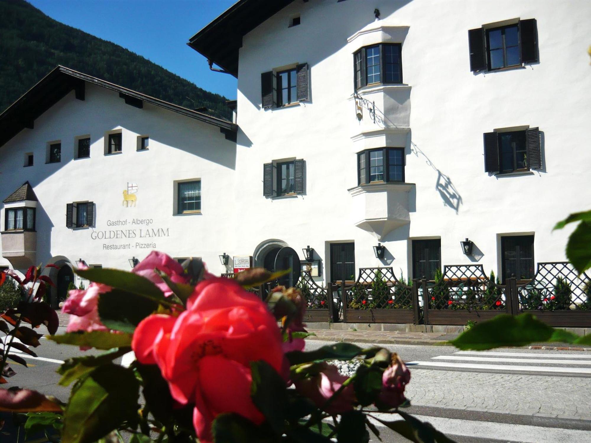 Gasthof Goldenes Lamm Vahrn Eksteriør billede